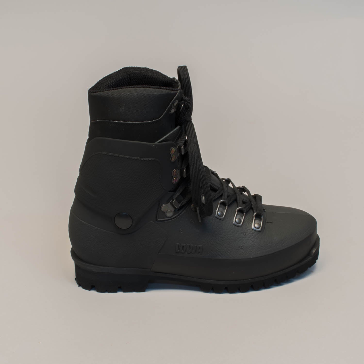 Grommen Wijzer Smeltend Lowa Civetta Plastic Mountaineering Boots | For your next alpine trip! –  DAS Outdoors
